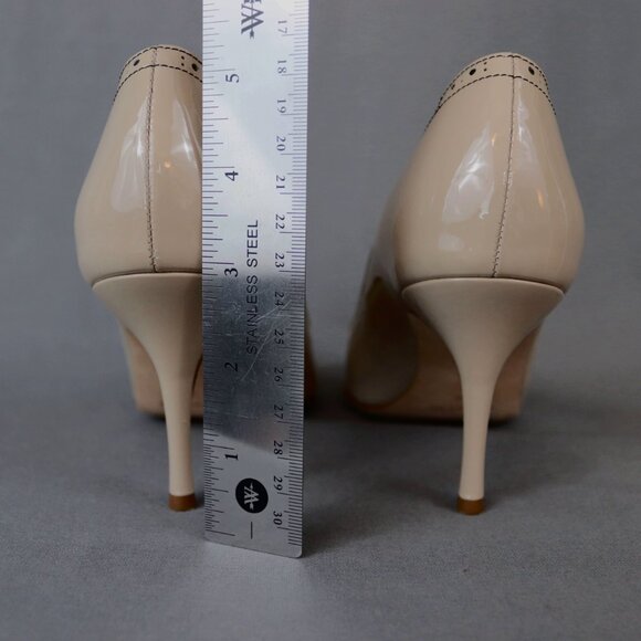 Manolo Blahnik 38 Quitohi Patent Nude Tan Point Toe Heels Perforated Laser Cut - Picture 5 of 16